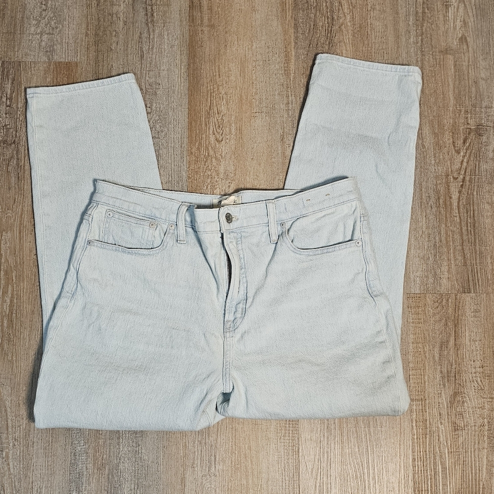 Classic White Women's Jeans - Picture 4 of 10